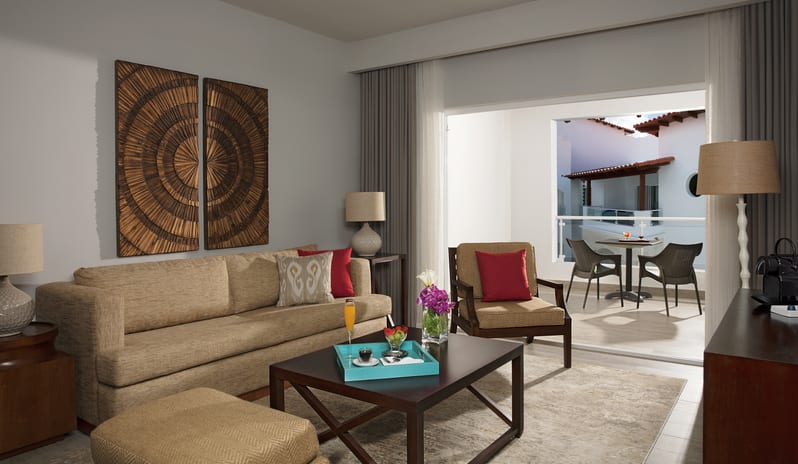 PREFERRED CLUB SUITE TROPICAL VIEW LIVING ROOM